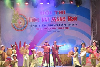 Ngày thi diễn thứ 2-Vòng bán kết hội thi “Tiếng hát Măng non tỉnh Tiền Giang lần IV-Giải Hồ Văn Nhánh” Ngày thi diễn thứ 2-Vòng bán kết hội thi “Tiếng hát Măng non tỉnh Tiền Giang lần IV-Giải Hồ Văn Nhánh”