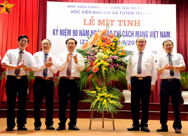 Đất nước cần những người làm báo
