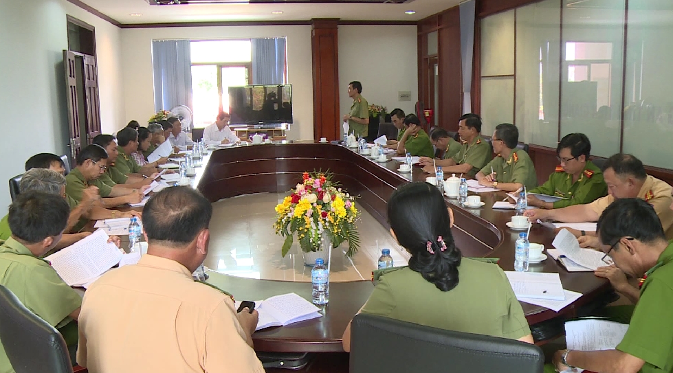 Chủ tịch UBND tỉnh kiểm tra công tác bảo đảm ninh trật tự bầu cử