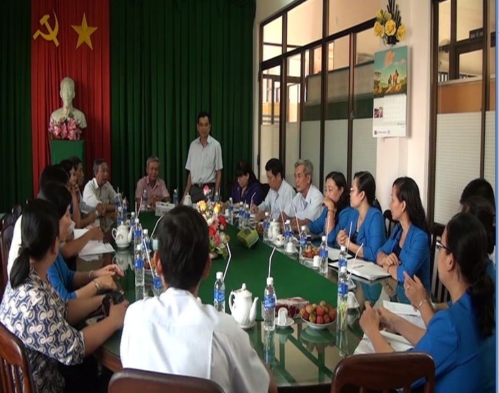 Lãnh đạo Ban Dân vận Tỉnh ủy chúc mừng Liên đoàn Lao động tỉnh nhân ngày thành lập Công đoàn Việt Nam