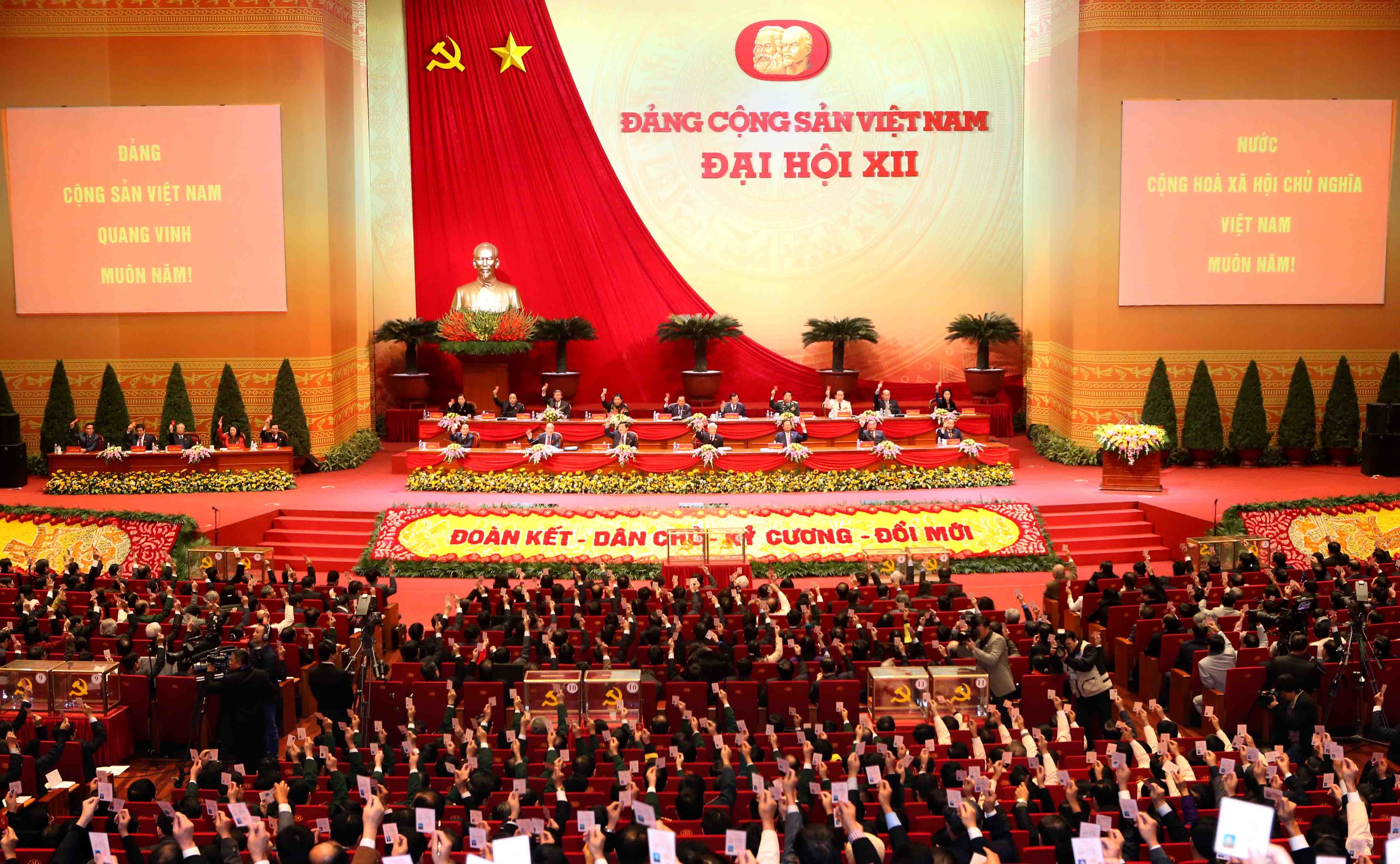 Bộ Chính trị ban hành khung tiêu chuẩn chức danh, tiêu chí đánh giá cán bộ