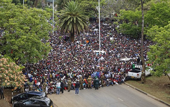 Đảng cầm quyền Zimbabwe cho Tổng thống Robert Mugabe 24 giờ để từ chức