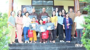 Huyện Tân Phước trao 17 suất học bổng cho học sinh mồ côi đang sinh sống tại Chùa Phật Đá            